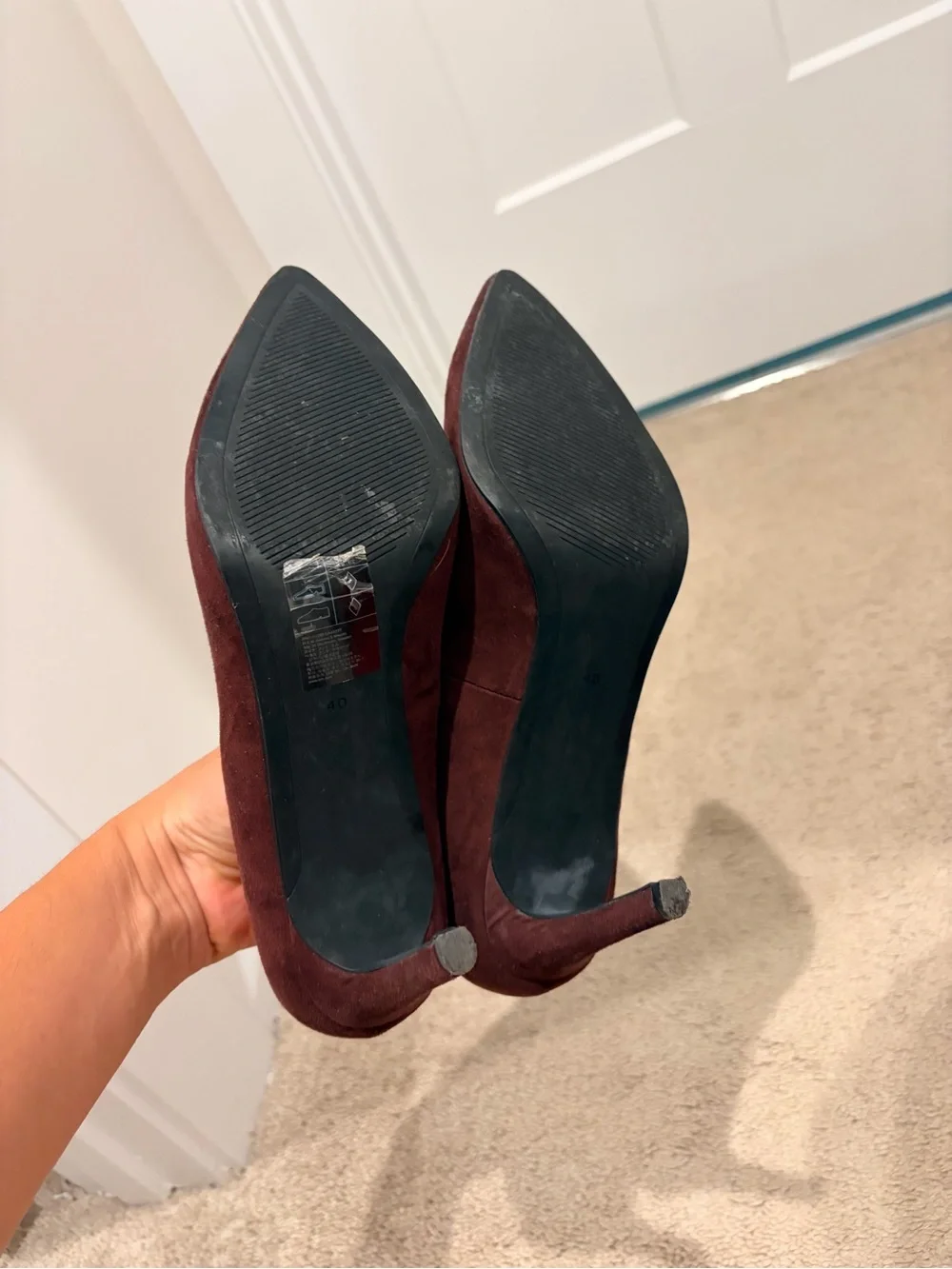 Classic Pointed-Toe Women’s Pumps in Dark Brown